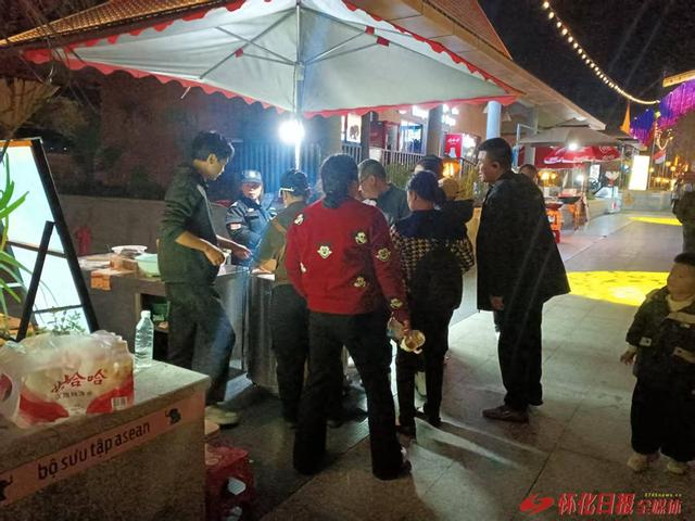 世界那么大 好想去怀化丨东盟集夜游人气旺  游客乐享夜之韵味