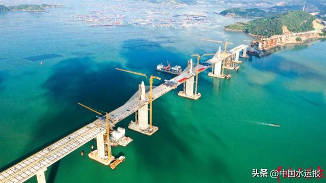 宁上高速关键控制性工程东吾洋特大桥主墩成功合龙