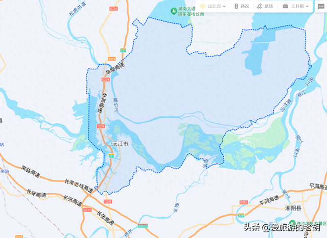 湖南这个城市毗邻长沙，没有高铁和火车，仅有一条高速公路过境