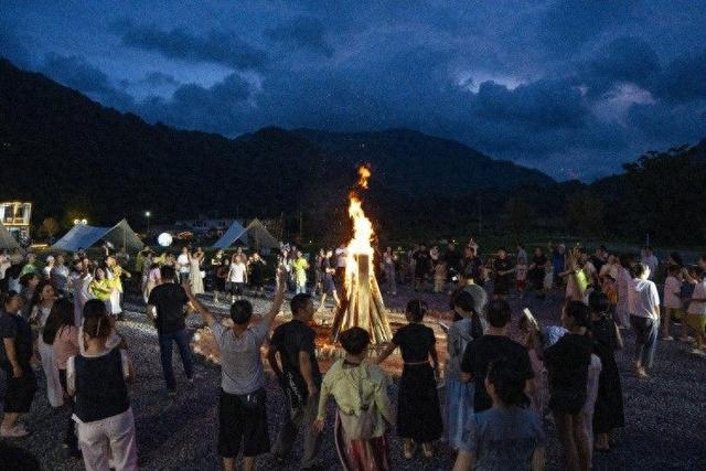 “光雾星野”点亮米仓山之夏
