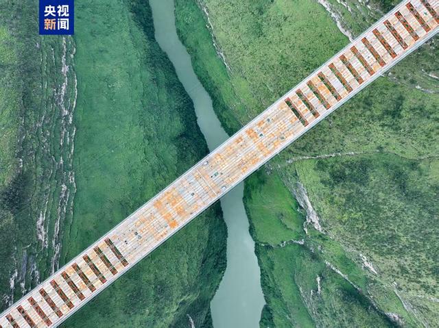 世界第三高桥！贵州安盘高速公路天门特大桥合龙