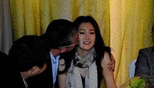 王家卫被爆30人集体嫖娼、让配音员舔手指？录音再掀娱乐圈黑幕！