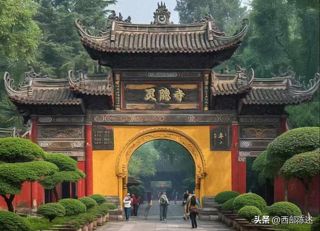 灵隐寺拆了售票处，撕开了多少寺庙的尴尬