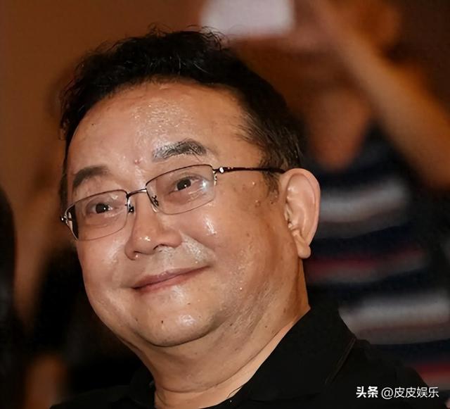 事实证明，被传卖掉上亿豪宅移民美国的王刚，已经走上另一条大道