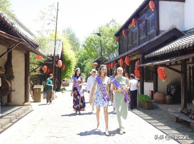 多国模特打卡“燕南春” 沉浸式感受中国酒文化