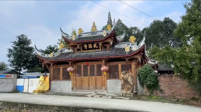 四川令人敬佩的古寺，飞檐翘角古朴古香，金碧辉煌却游客不多
