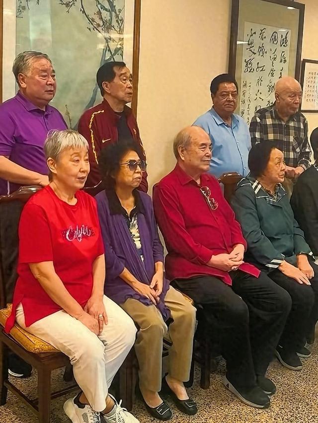 相声界泰斗北京聚会，李国盛坐C位，李金斗赵炎石富宽站二排