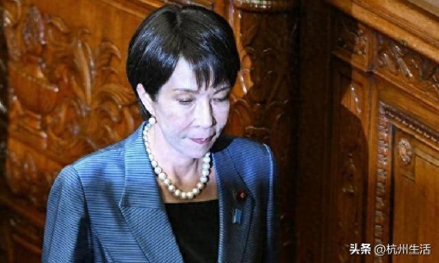 硬扛中方19天，高市终低头！台海议题改口，高市想与华修好