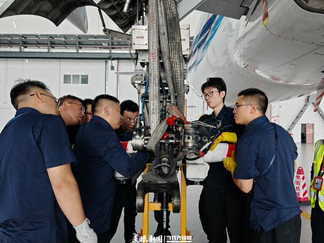 贵州航空产业里程碑：首架波音737NG飞机C4检完美收官