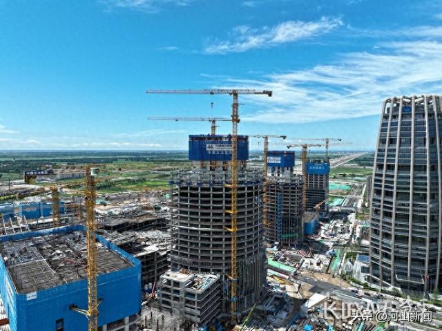 六七天一层楼，“空中造楼机”助力雄安新区智能建造