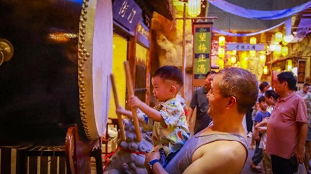 高铁一响，黄金万两！大蜀道不夜城如何用文旅魔法激活县城经济？
