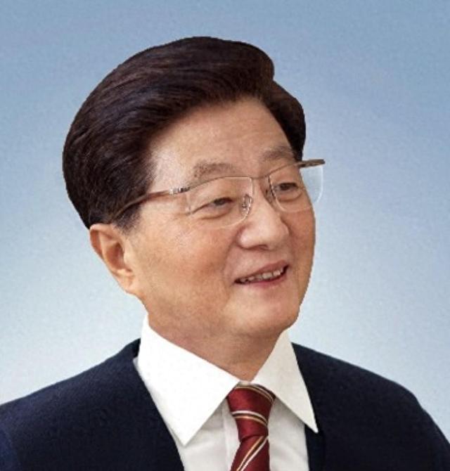 他从政上海40多年，后官至正国级，逝世8年后为何迁出八宝山？