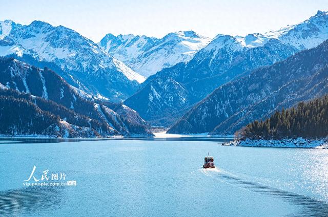 新疆昌吉：天山天池风景区宛如冰雪童话世界