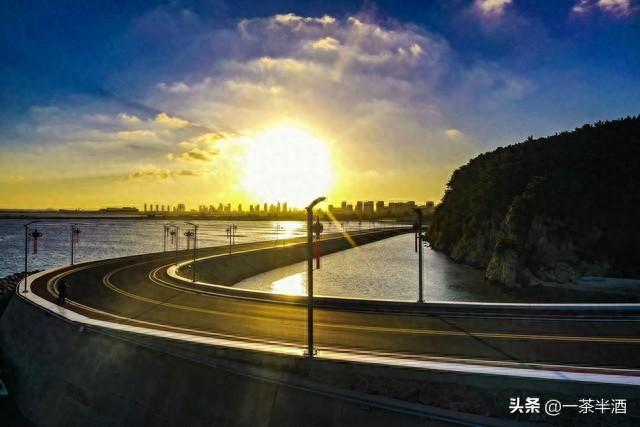 自驾车营地：山东威海荣成沿海床车房车免费露营地停车场自驾营地