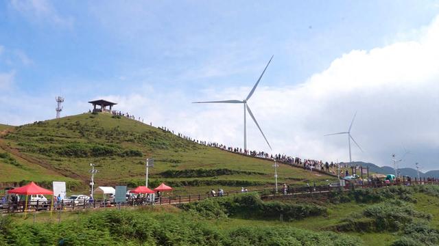 乌蒙大草原景区：帐篷露营，高山草场上的别样体验