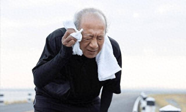 动脉硬化与跑步有关？医生提醒：天气炎热，跑步时切记“4不要”