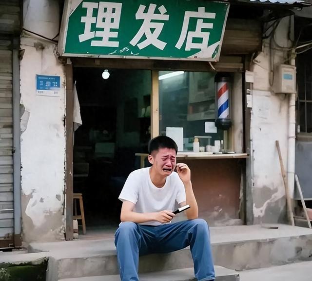 理发店一年倒闭30万家，不是缺客人不是电商冲击，而是自己作垮的