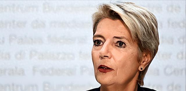 历史开了个玩笑，先倒下的不是乌克兰，而是百年中立的瑞士？