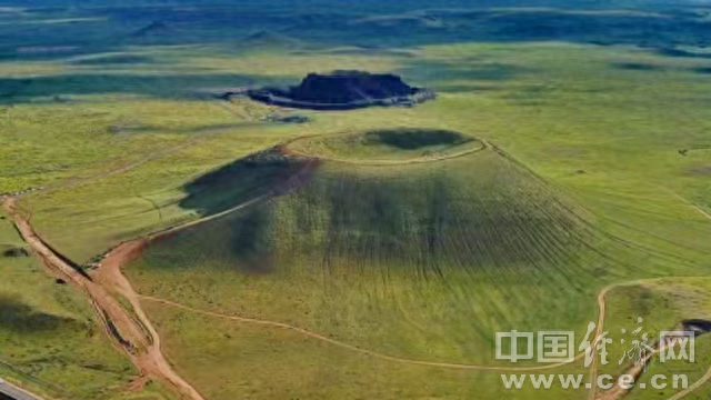 乌兰哈达火山景区：蒙古高原南缘的火山地质奇观与旅游新地标【全景新闻】