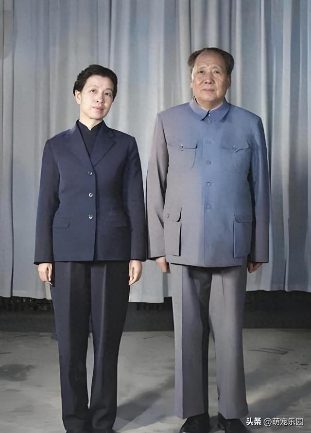 珍贵历史照片流出	，杰出人物与夫人真挚互动，让人深深感动