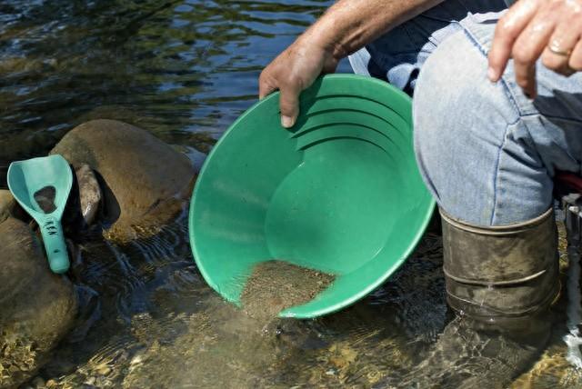 逃出金矿区攻略（金矿游火了游客花30元可淘金）