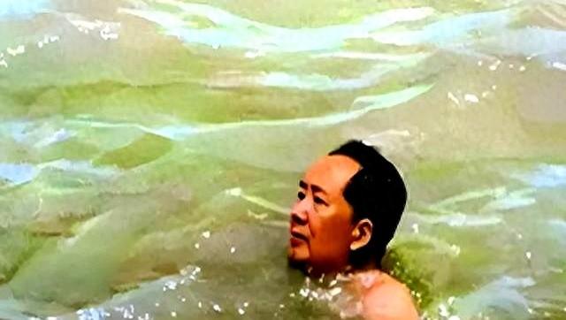 毛主席去算卦，老和尚看后说：江河湖海皆可游，唯独黄河不能去