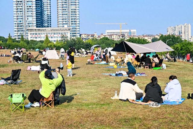 周末晒太阳！这几地有湖水+草坪+1h可达