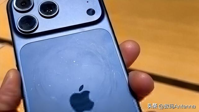 怕刮花别入！iPhone17 Pro铝制边框比15/16 Pro脆太多