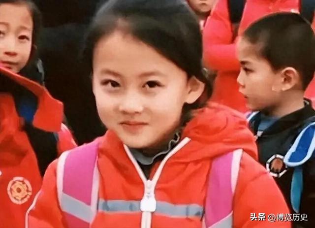 后不后悔？宁夏那个一笑成名拒绝百万签约的小女孩，现在成了这样