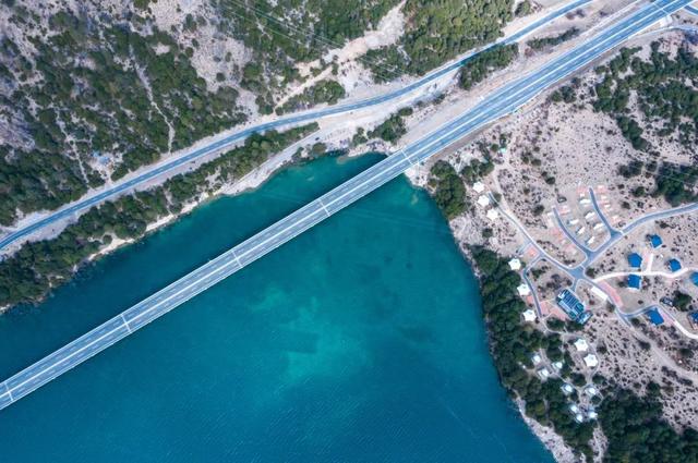 西藏最美公路！409公里串起雪山桃花湖泊