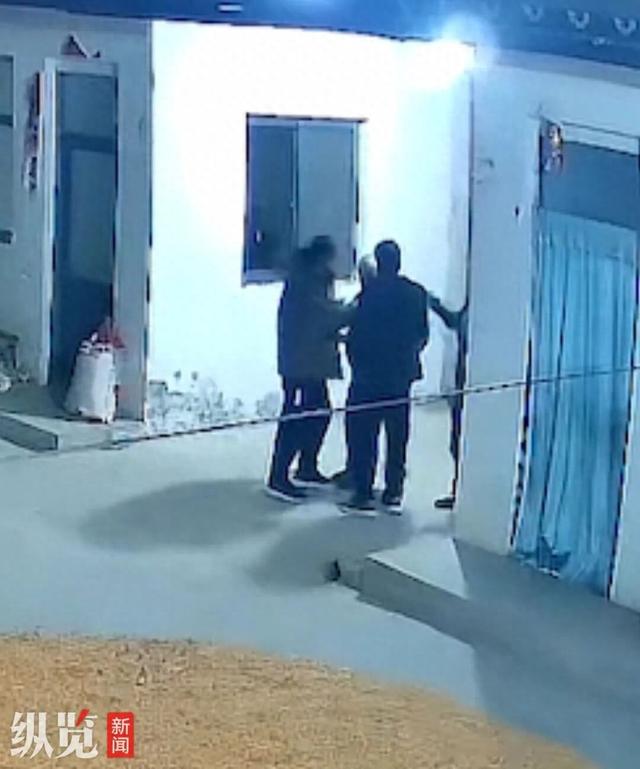 男子举报山西襄汾一镇干部酒后上门殴打父亲，称因清运垃圾劳务费引发纠纷；镇政府：正在处理