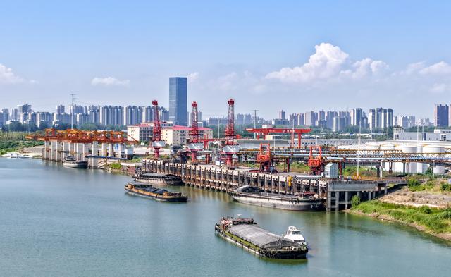 30厘米里藏着“国标刻度”——漯河港扩容提升工程以极致匠心做好地基铺筑