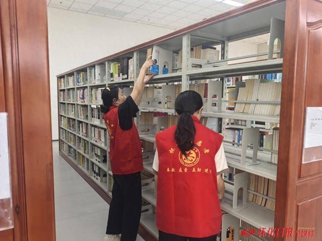 福地怀化 懂你如家｜“惠旅宠客”：志愿服务送暖流，护航“双节”文旅路