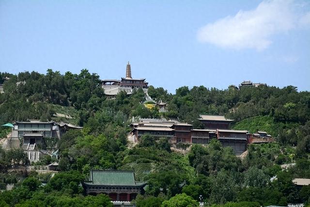 走进兰州白塔山公园：探寻佛塔故事与兰州历史印记