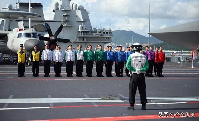 8万吨巨舰福建舰入列，中国跨入"三航母时代"，电磁弹射完胜美国