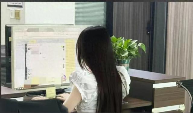 比不结婚还可怕的观念已经流行起来了，三十岁女孩说缺钱不缺爱