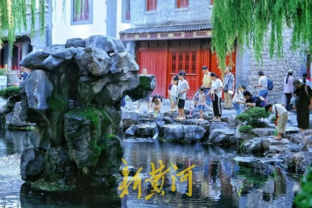 五龙潭“月牙飞瀑”胜景初现，比去年早约20天