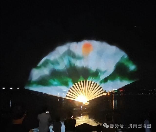 济南园博园惊现“水上极光”，目前免费试运营！