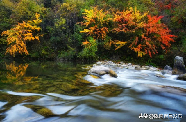 官鹅沟秋韵正浓：瀑布飞虹、彩林漫道，等你来打卡