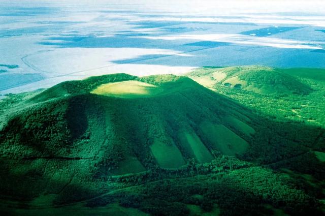 北境宝藏 与辉同行 解锁火山熔岩的奇幻之旅