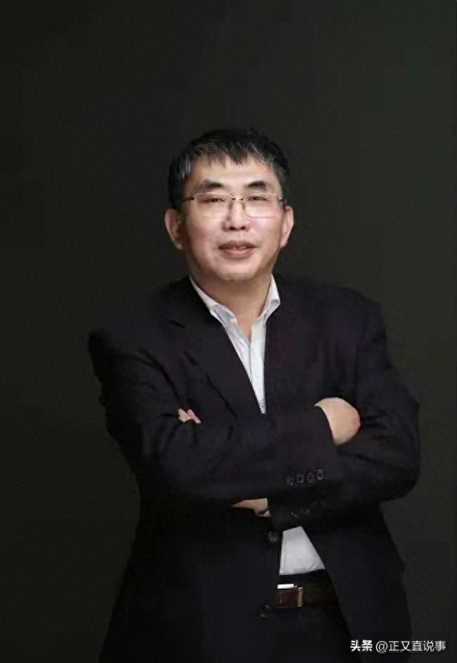 聂卫平葬礼，长子捧遗像，两前任妻子未现身	，现任兰莉娅主持现场