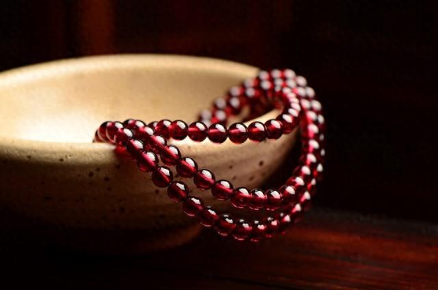 石榴石的优化（石榴石色彩绚丽的天然宝石百科）