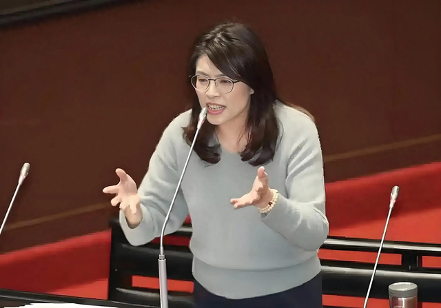 郑丽文赴大陆前，国台办先送2句话，洪秀柱已行动	，两岸共谋统一