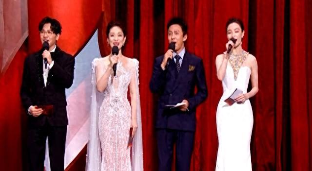 恭喜！易烊千玺斩获金鸡奖，四次提名终成最年轻影帝，宋佳获影后