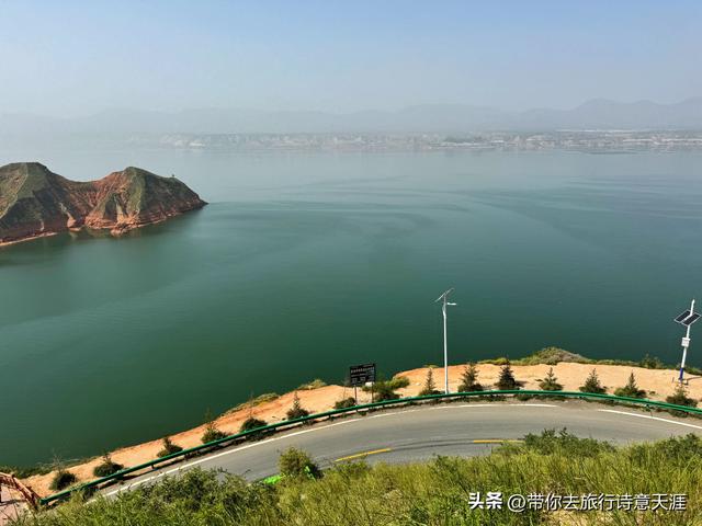 甘肃刘家峡水库，乘船游览黄河峡谷风光