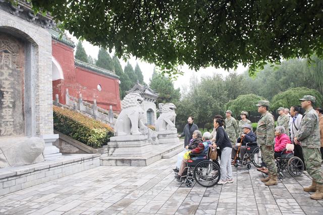 金秋羑里行 银发忆峥嵘