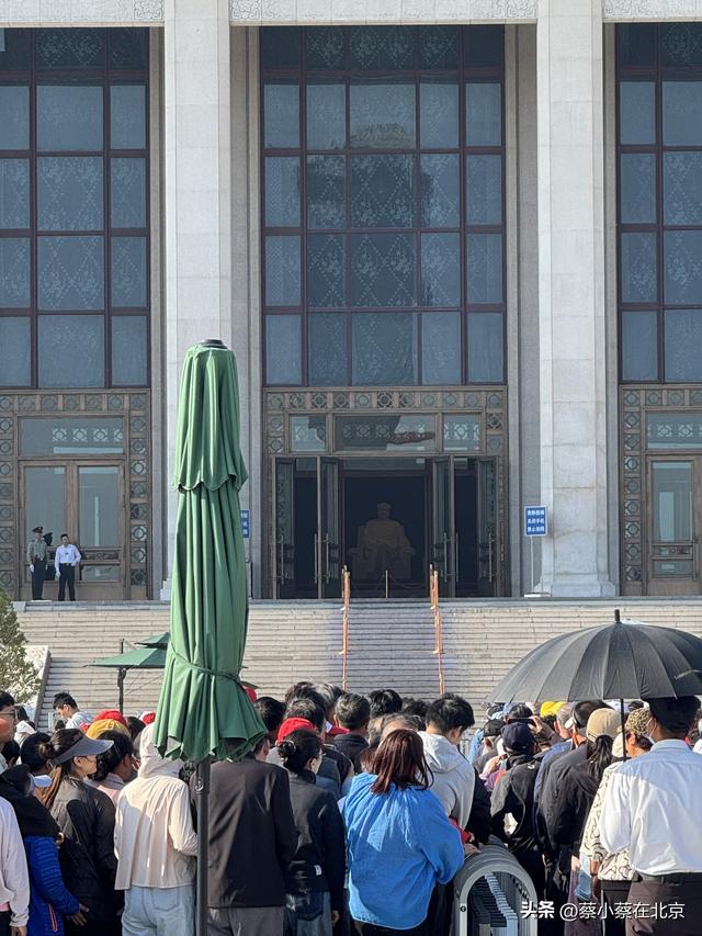 2025年6月24日，北京毛主席纪念堂现场排队的真实场景，看看吧
