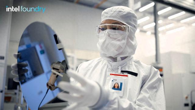 英特尔正在与AMD进行初步谈判，希望他们能成为新代工客户