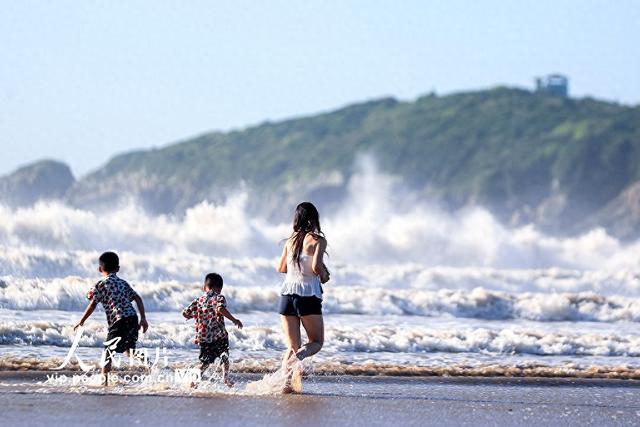 浙江舟山：碧海金沙引客来