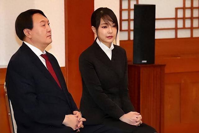 李在明万万没想到	，入狱后的尹锡悦，竟然比当总统还挣得多